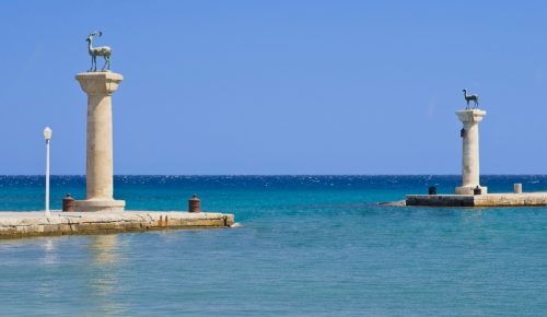 il-colosso-di-rodi-–-una-delle-sette-meraviglie-del-mondo-antico-statues-of-deers-in-harbor-of-rhodes-city-rhodes-island-greece-113-55b0